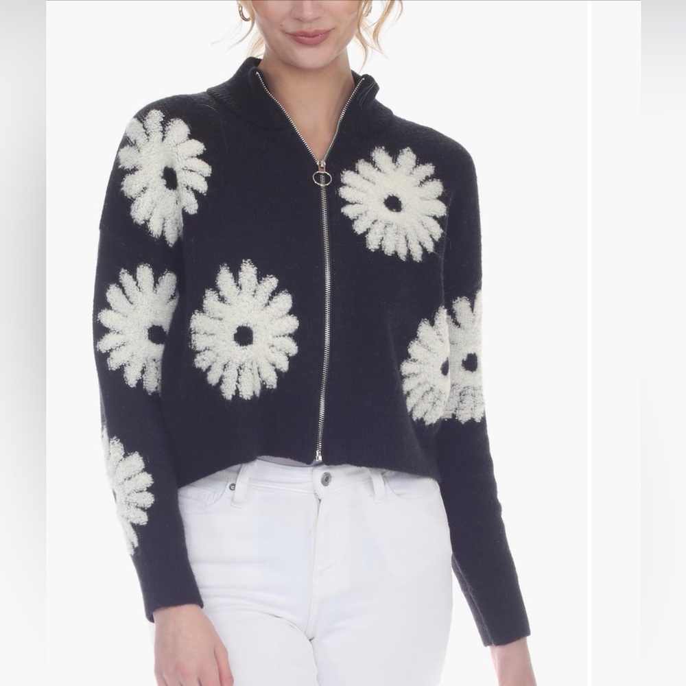 NWT RAIN+ ROSE Black and White Flower Pop Zip Cardigan Sz Small